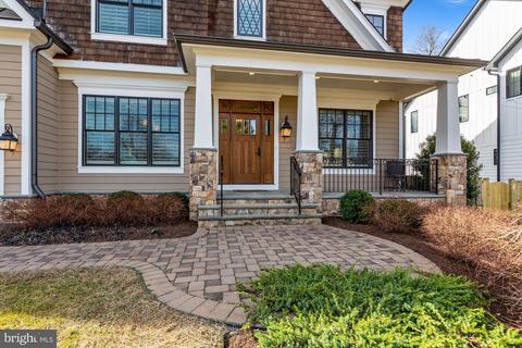 6721 Danforth St, Mclean, VA 22101 photo 2