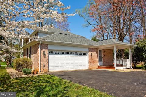 701 Ridge Dr, Mclean, VA 22101 photo 2