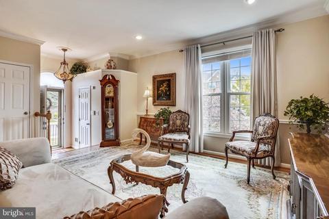 8000 Readington Ct, Springfield, VA 22152 photo 9