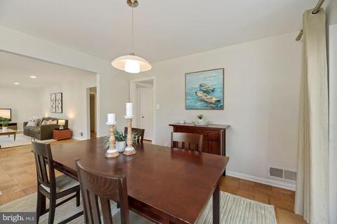 5228 Perth Ct, Springfield, VA 22151 photo 6
