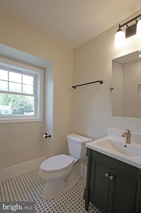 8120 Dunsinane Ct, Mclean, VA 22102 photo 24