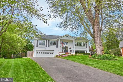 8015 Agin Ct, Mclean, VA 22102 photo 2