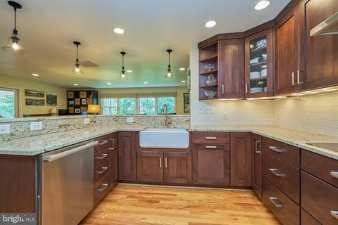 8015 Agin Ct, Mclean, VA 22102 photo 12