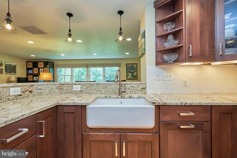 8015 Agin Ct, Mclean, VA 22102 photo 13