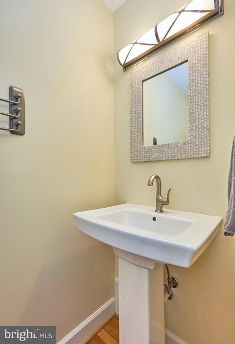 8015 Agin Ct, Mclean, VA 22102 photo 18
