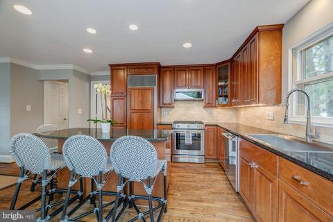 7256 Evans Mill Rd, Mclean, VA 22101 photo 17