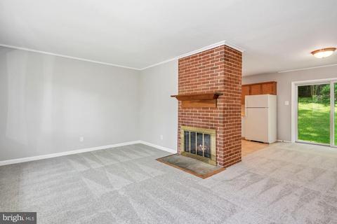 7601 Cosgrove Pl, Springfield, VA 22151 photo 4