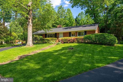 7601 Cosgrove Pl, Springfield, VA 22151 photo 2