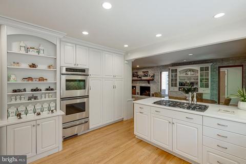 2014 Hunter Mill Rd, Vienna, VA 22181 photo 13