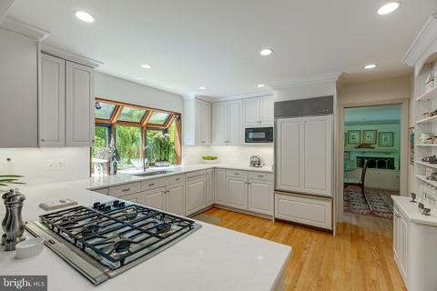 2014 Hunter Mill Rd, Vienna, VA 22181 photo 12