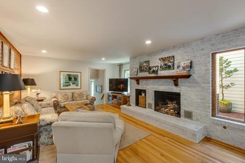 2014 Hunter Mill Rd, Vienna, VA 22181 photo 16