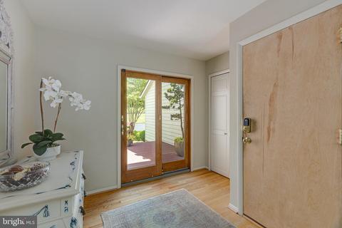 2014 Hunter Mill Rd, Vienna, VA 22181 photo 18