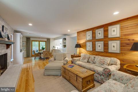 2014 Hunter Mill Rd, Vienna, VA 22181 photo 17