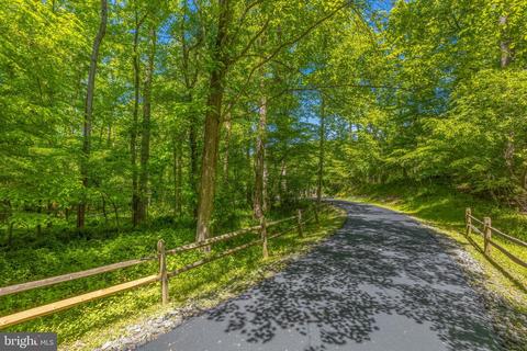 2014 Hunter Mill Rd, Vienna, VA 22181 photo 3