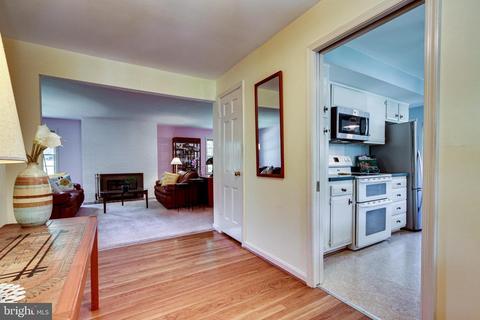8015 Falstaff Rd, Mclean, VA 22102 photo 3
