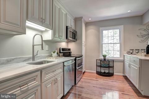 5232 Lonsdale Dr, Springfield, VA 22151 photo 2