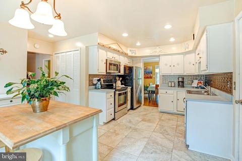 8613 Etta Dr, Springfield, VA 22152 photo 13
