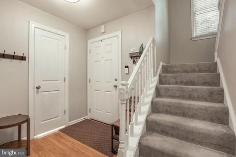 2181 Pond View Ct, Reston, VA 20191 photo 3