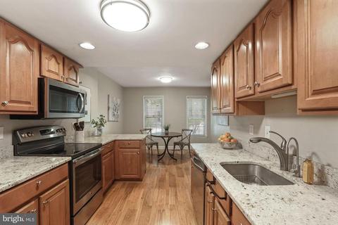 2181 Pond View Ct, Reston, VA 20191 photo 8