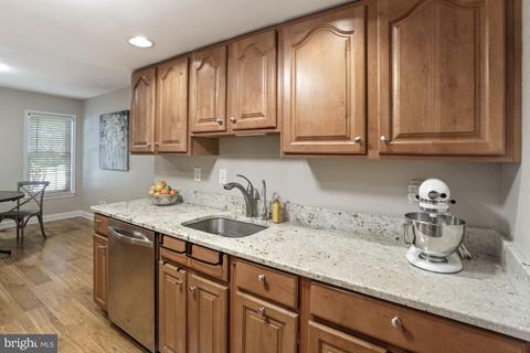 2181 Pond View Ct, Reston, VA 20191 photo 6