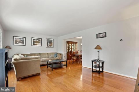 7919 Viola St, Springfield, VA 22152 photo 3