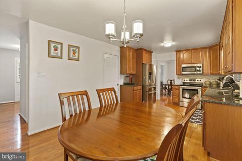 7919 Viola St, Springfield, VA 22152 photo 9