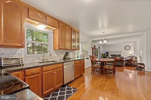 7919 Viola St, Springfield, VA 22152 photo 7
