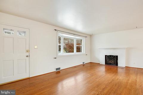 7515 Gresham St, Springfield, VA 22151 photo 3