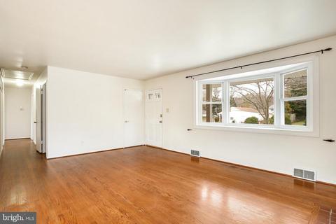7515 Gresham St, Springfield, VA 22151 photo 4