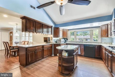 7406 Hogarth St, Springfield, VA 22151 photo 6