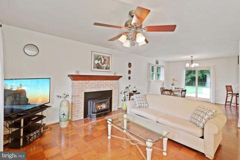 7512 Jervis St, Springfield, VA 22151 photo 3