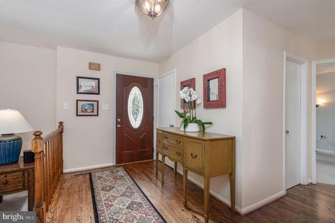 13908 Castle Ct, Chantilly, VA 20151 photo 4