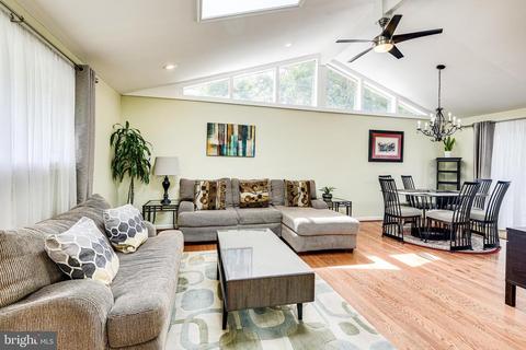 8804 Trafalgar Ct, Springfield, VA 22151 photo 4
