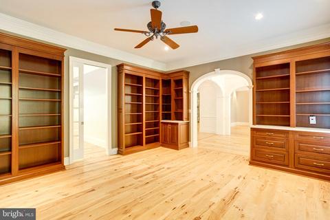 892 Alvermar Ridge Dr, Mclean, VA 22102 photo 17