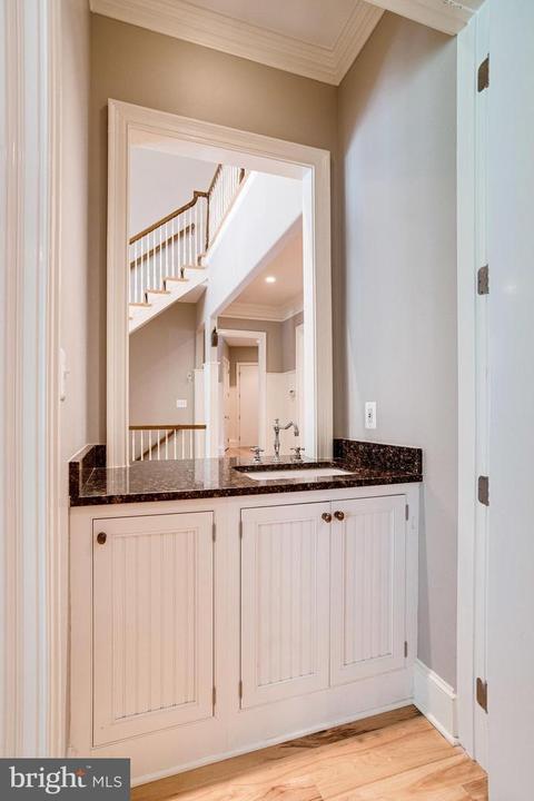892 Alvermar Ridge Dr, Mclean, VA 22102 photo 28