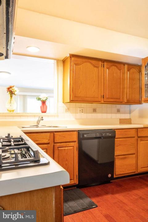 7665 Long Pine Dr, Springfield, VA 22151 photo 4