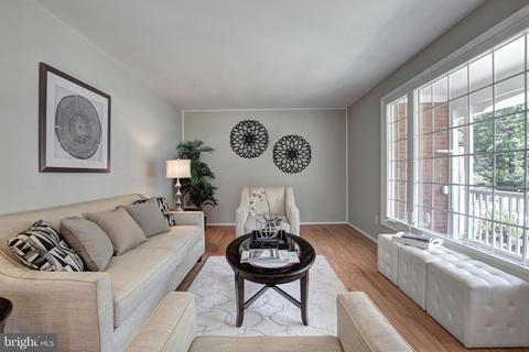 8512 Thames St, Springfield, VA 22151 photo 4