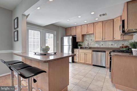 8512 Thames St, Springfield, VA 22151 photo 6