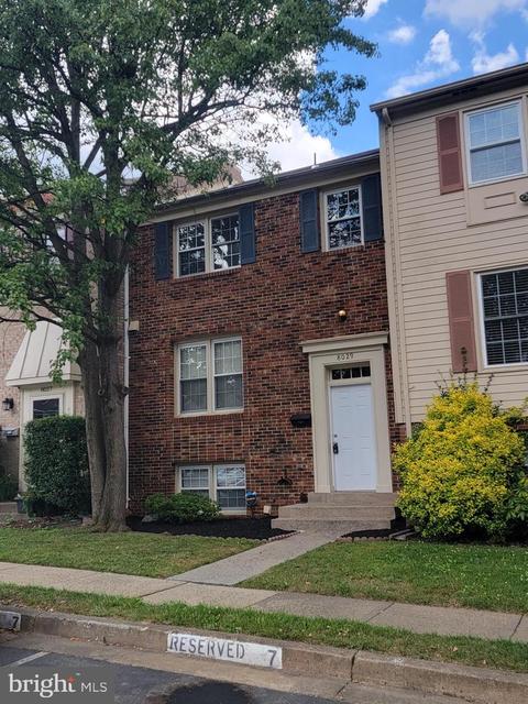 8029 Sleepy View Ln, Springfield, VA 22153 photo 1