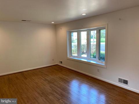 13532 Tabscott Dr, Chantilly, VA 20151 photo 2