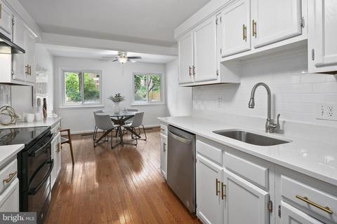 2142 Glencourse Ln, Reston, VA 20191 photo 15