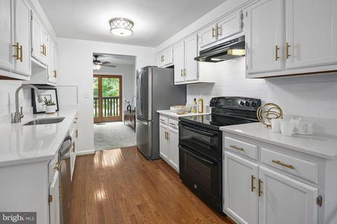 2142 Glencourse Ln, Reston, VA 20191 photo 13