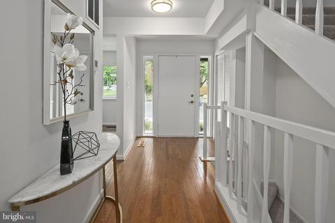 2142 Glencourse Ln, Reston, VA 20191 photo 3