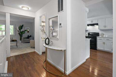 2142 Glencourse Ln, Reston, VA 20191 photo 4