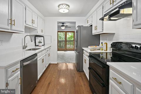 2142 Glencourse Ln, Reston, VA 20191 photo 12