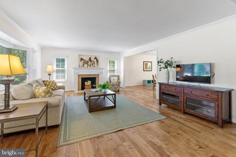 1256 Pine Hill Rd, Mclean, VA 22101 photo 2