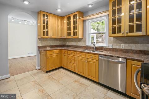 6504 Greenview Ln, Springfield, VA 22152 photo 13