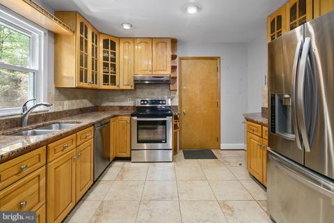 6504 Greenview Ln, Springfield, VA 22152 photo 11