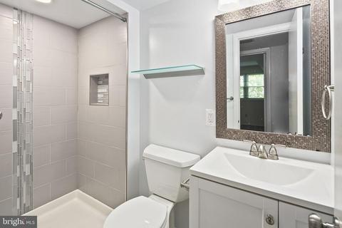 6504 Greenview Ln, Springfield, VA 22152 photo 30