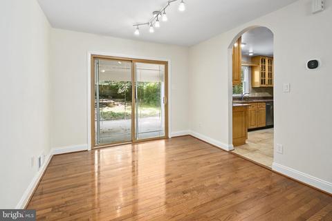 6504 Greenview Ln, Springfield, VA 22152 photo 9